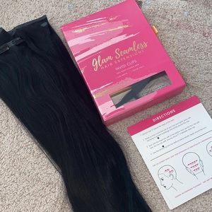 22 inch seamless clip in hair extensions NWOT